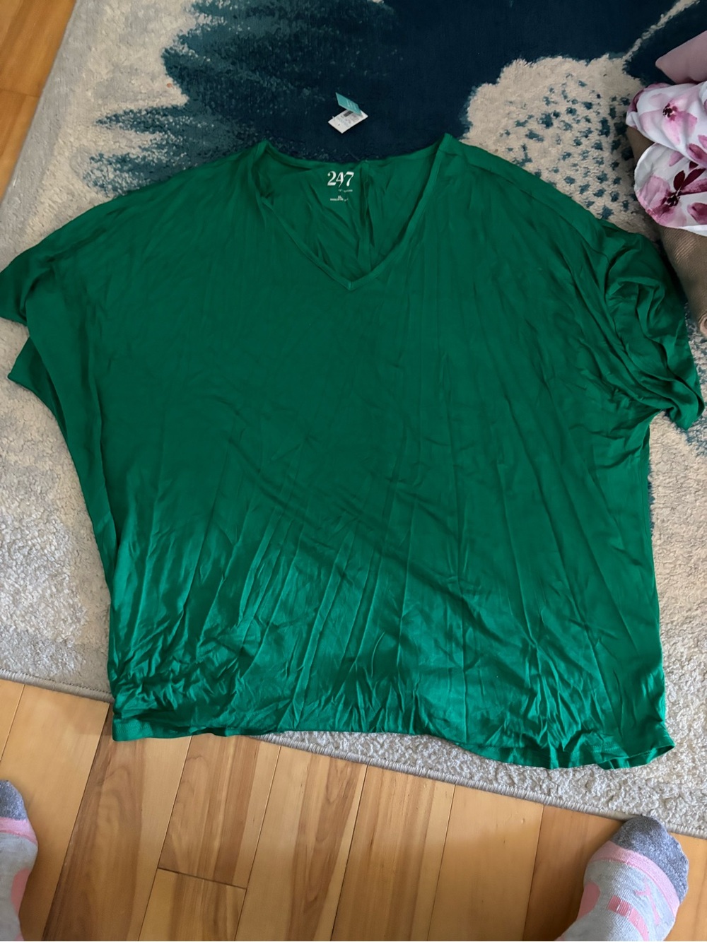 Maurices Kelly Green V-Neck Short Sleeve Tee